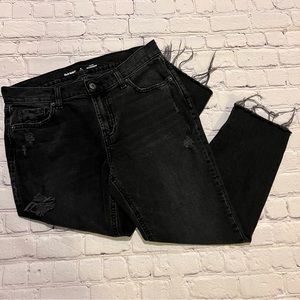 Old Navy Black Distressed Mid-Rise Boyfriend Jeans Size 6P